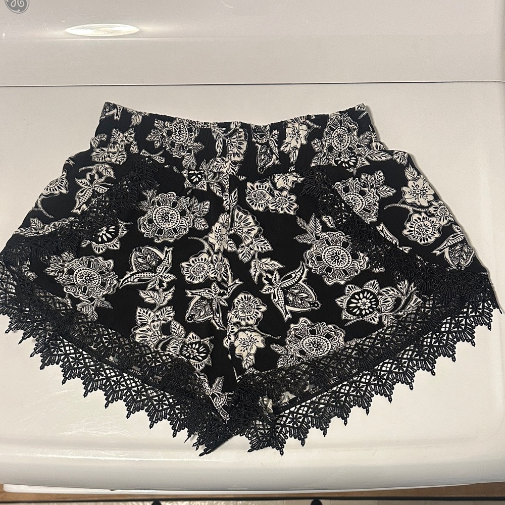 Haute Monde Black and White Floral Shorts